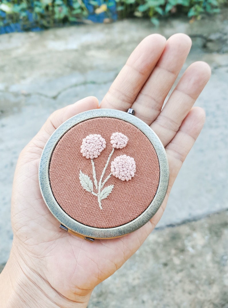 Hand embroidered pocket mirror,Embroidered compact mirror,make up mirror, bridesmaid mirror,compact mirror favor,valentine gift,gift for her 画像 6