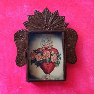 Beautiful Rustic Mexican tin nicho flaming Sacred Heart with roses & swords wall hanging folk art rusty catholic shrine shadow box retablo