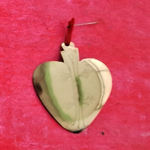 Beautiful Handmade Mexican tin sacred heart very shinny gold color folk art milagro wall hanging mexico Oaxaca