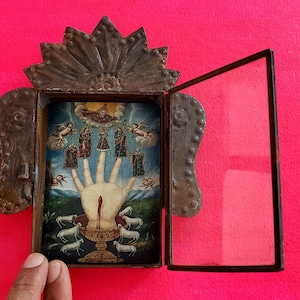 Rustic Mexican tin nicho  Mano Poderosa Powerful hand  wall hanging folk art rusty catholic shrine shadow box altar colonial art