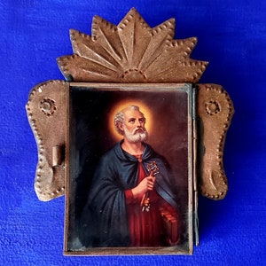 Rustic Mexican tin nicho  San Pedro Santo St. Saint Peter  wall hanging folk art rusty catholic shrine shadow box