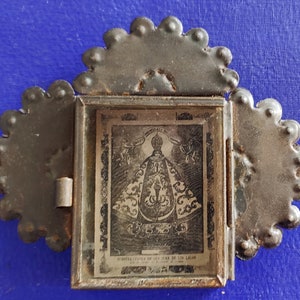 Mexicain rustique Virgen de San Juan de los Lagos Tenture murale en étain nicho art folklorique rouillé église catholique joueur art dévotion vierge autel