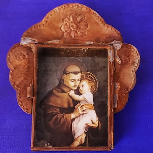 Rustikale mexikanische Dose Nicho San Antonio de Padua Heiliger Antonius Wandbehang Volkskunst rostiger katholischer Schrein Schattenkasten