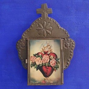 Rustikale mexikanische Dose Nicho Sacred Heart of Mary Wandbehang Volkskunst rostiger Schrein Schattenkasten Retablo religiöse Kunst