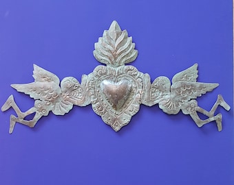 Hermoso colgante de pared de ángeles del Día de los Muertos del Sagrado Corazón de hojalata mexicano, arte popular mexicano, color cobre