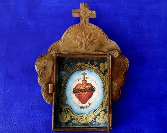 Rustic Mexican tin nicho Sacred Heart Crown of torns wall hanging folk art rusty shrine shadow box retablo Catholic Church cherubs angels