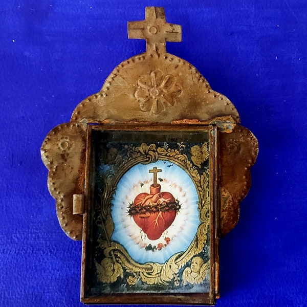 Rustic Mexican tin nicho Sacred Heart Crown of torns wall hanging folk art rusty shrine shadow box retablo Catholic Church cherubs angels