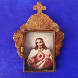 Rustikale mexikanische Dose Nicho Sacred Heart of Christ Jesus Wandbehang Volkskunst rostige Schrein Schattenbox Retablo katholische Kirche