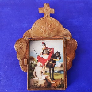 Rustikale mexikanische Dose Nicho San Saint Martin Caballero Wandbehang Volkskunst rostiger Schrein Schattenkasten Retablo Martin von Tour durch die katholische Kirche