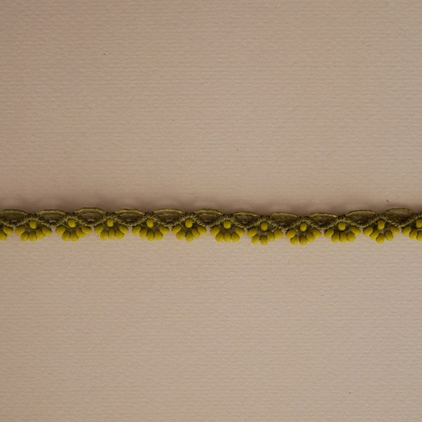 Makramee Fußband aus gewachstem Garn in grün mit  Glasperlen