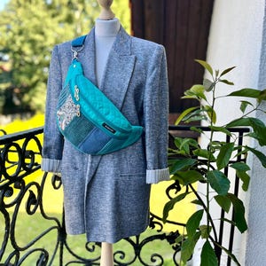 XL Turkos Patchwork Magväska: Vattentät quiltad magväska