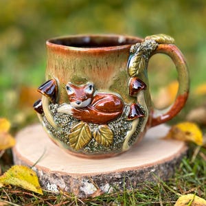 Mug renard en céramique avec champignons, 10 fl oz / 300 ml, poterie faite main, petite tasse à café en grès, jolie tasse forêt 3D
