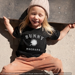 Mockup de camiseta infantil, Bella Canvas 3001t preta, Mockup de camiseta infantil, Mockup de camiseta modelo, Bella Canvas preta, Mockup infantil, Modelo infantil
