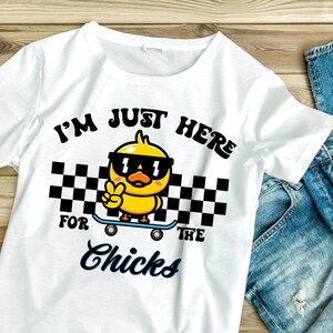 Je suis juste là pour les poussins svg de Pâques, jour de Pâques, svg de Pâques rétro, poussin mignon, chemise de Pâques pour garçons, Pâques pour enfants, png de Pâques pour garçons