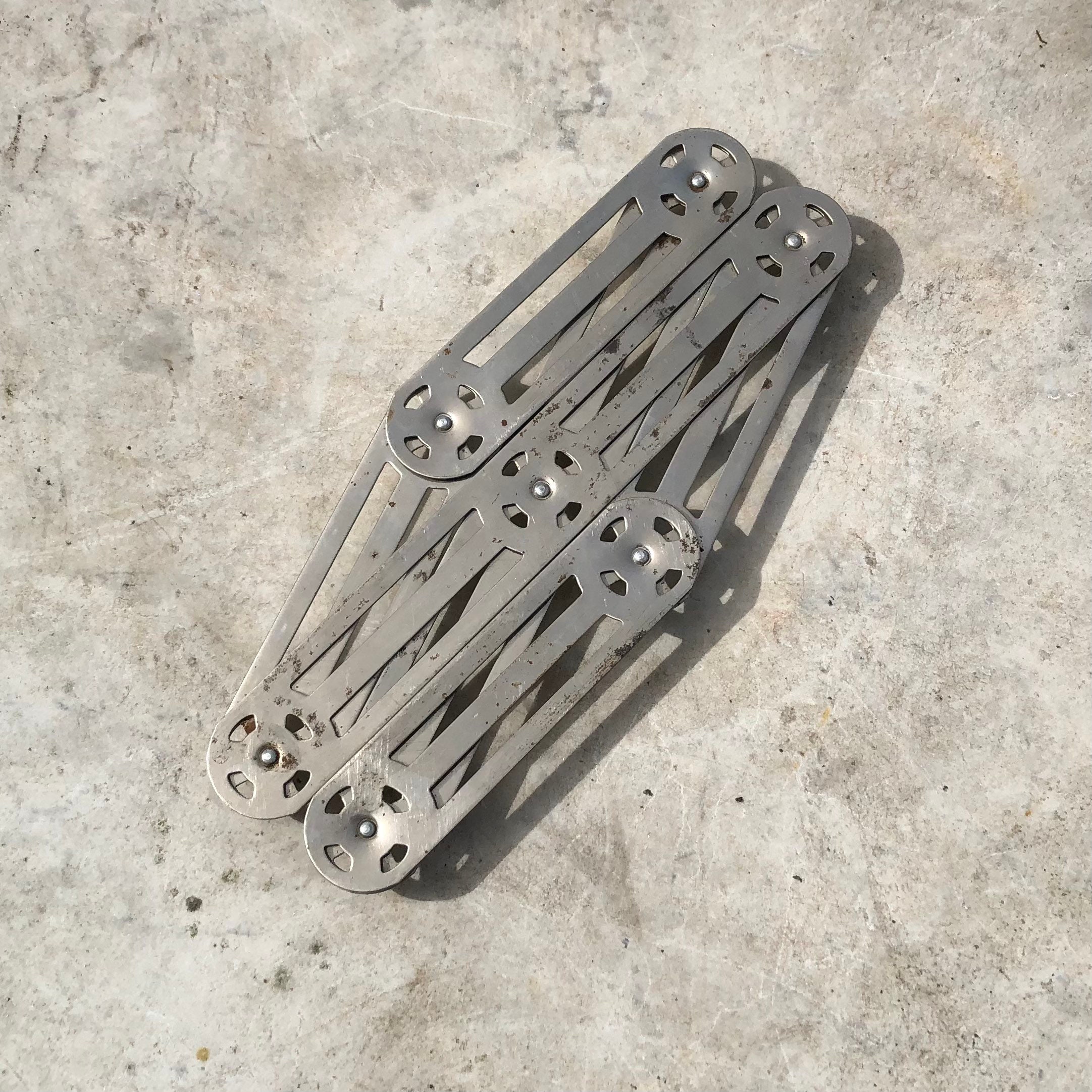 Concertina Trivet, Vintage Hot Plate Stand, Retro Expanding Table Top