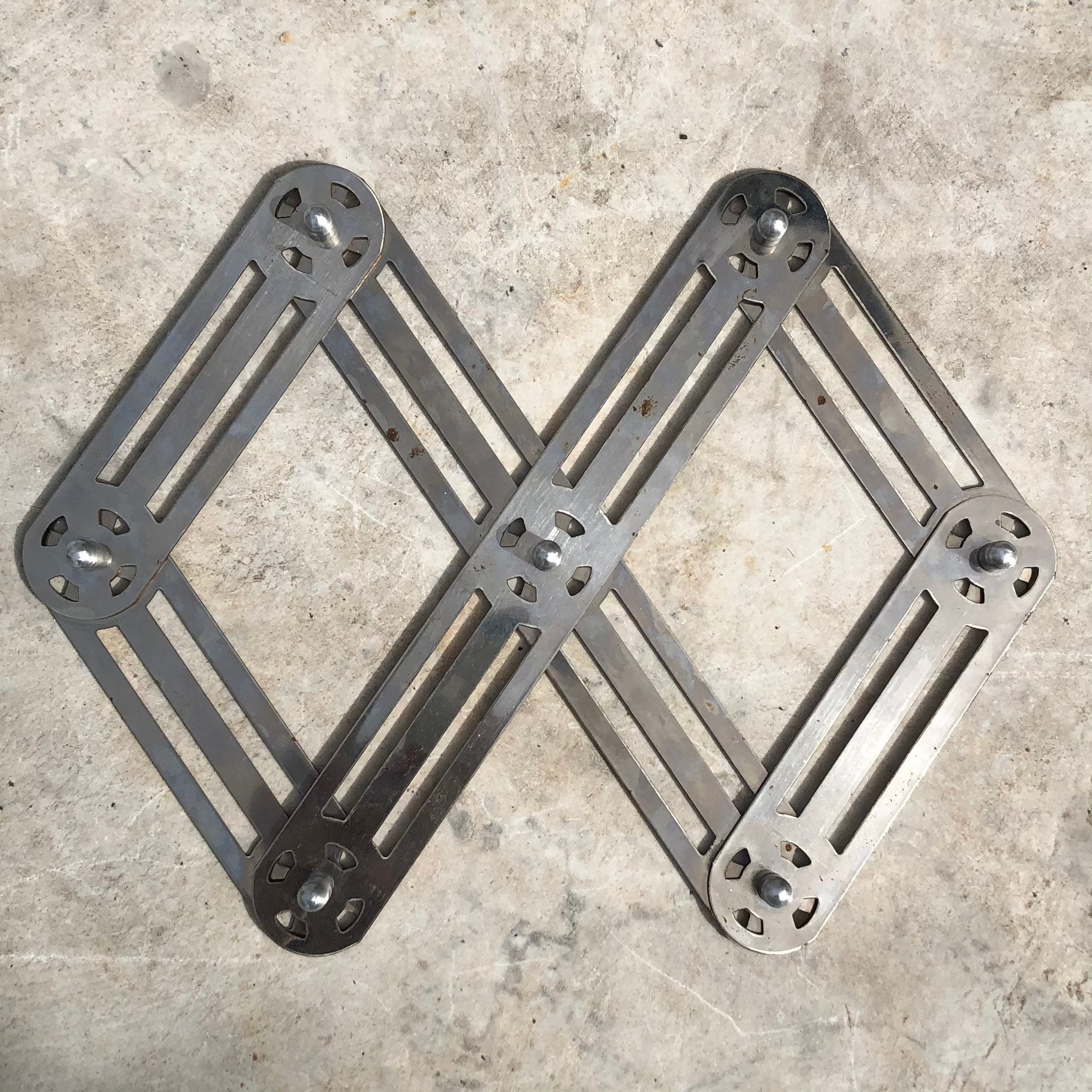 Concertina Trivet, Vintage Hot Plate Stand, Retro Expanding Table Top