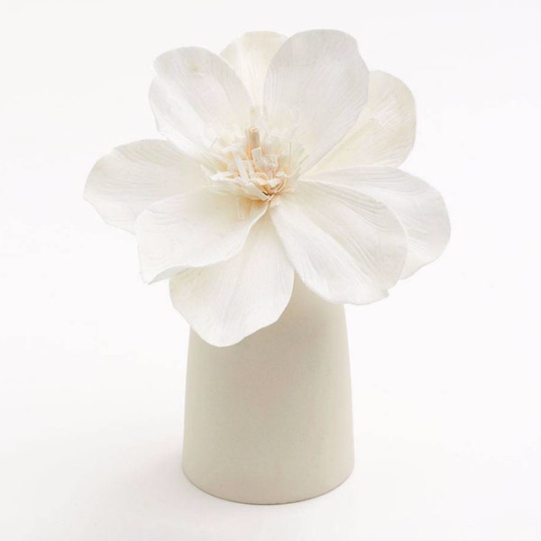 diffuseur de parfum par capillarité - Vase beige en céramique brute et fleur de sola avec mèche cotton. Contenance 100ml. Ideal fête mamans.