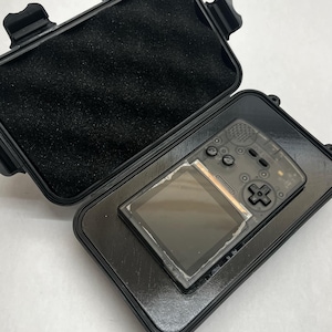 GameBoy Color キャリングケース - ゲーム 3 個を収納可能 - オリジナル GameBoy Color コンソールとカートリッジ用の保護ケース