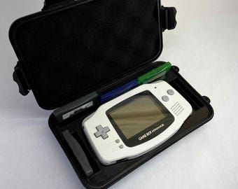 ゲームボーイアドバンス トラベルケース – ゲーム13本収納可能（GBA 11