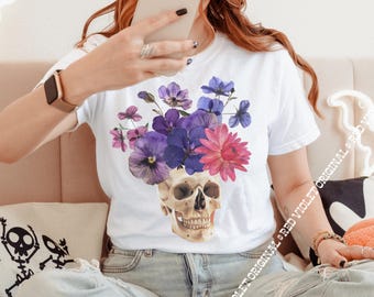 Floral crâne effrayant collage rose violet gothique vintage t-shirt graphique Comfort Colors® squelette art rétro emo cadeau pour elle haut esthétique grunge