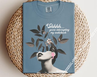 Chut, vous interrompez mon livre audio T-shirt graphique Bookish Comfort Colors®, collage rétro, Floral, lecteur audio, nombre de livres audio chemise TBR