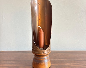 Portavelas de pared de cobre vintage / Lámpara de huracán con base de madera de mediados de siglo / Decoración de repisa de chimenea de estilo neocolonial / Pátina de latón de estilo rústico