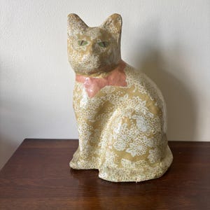 Vintage Thai Paper Mâché Cat Figurine: Hand-Painted Floral Folk Art