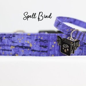 Collar de gato/perro mágico de oro púrpura, collar de perro/gato de rayas de murciélago para niña con encanto de polilla de calavera, escapada de collar de gato metálico, regalo de bruja