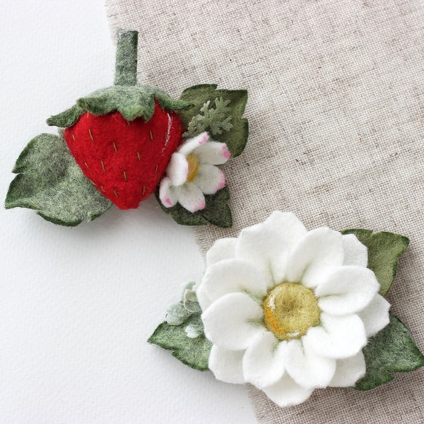 Red strawberry and chamomile hair clips, strawberry barrette, chamoline accessories, white flower clip, summer birthday party, fruit clips