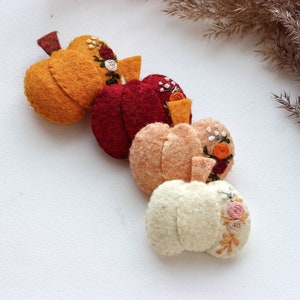 Pumpkin baby hair clips, orange pumpkin barrette, baby Halloween party, first Halloween kids, pumpkin jewelry, embroidered hair clip