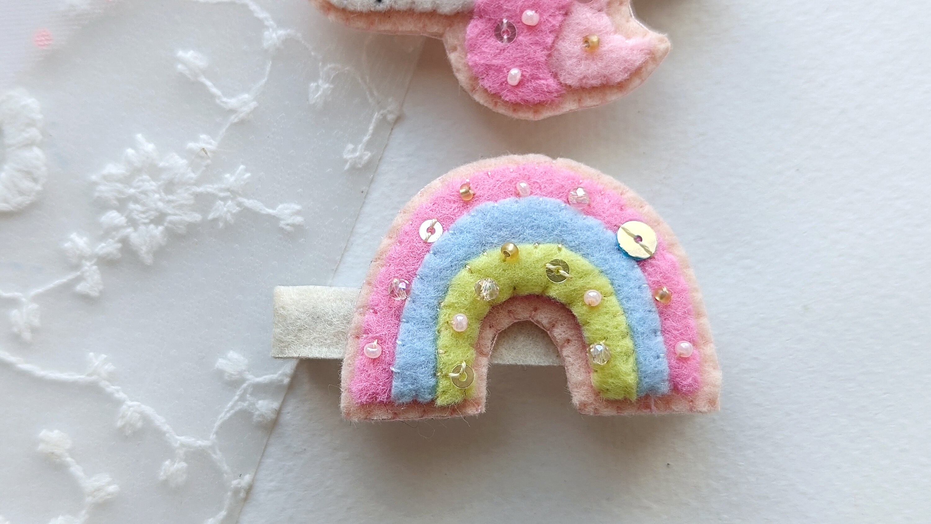 8 Bunte Haarspangen Für Mädchen – Schmetterling, Einhorn, Hase, Regenbogen, Glitzernd, Rutschfester Metallclip
