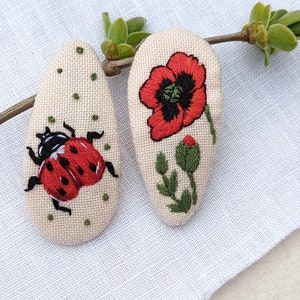 Ladybug baby clip, poppy barrette, red flower hair clip, summer baby look, floral clips, woodland birthday party, embroidered hair clip