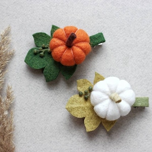 Pumpkin baby hair clips, orange pumpkin barrette, baby Halloween party, first Halloween kids, pumpkin jewelry, pumpkin hair accessory