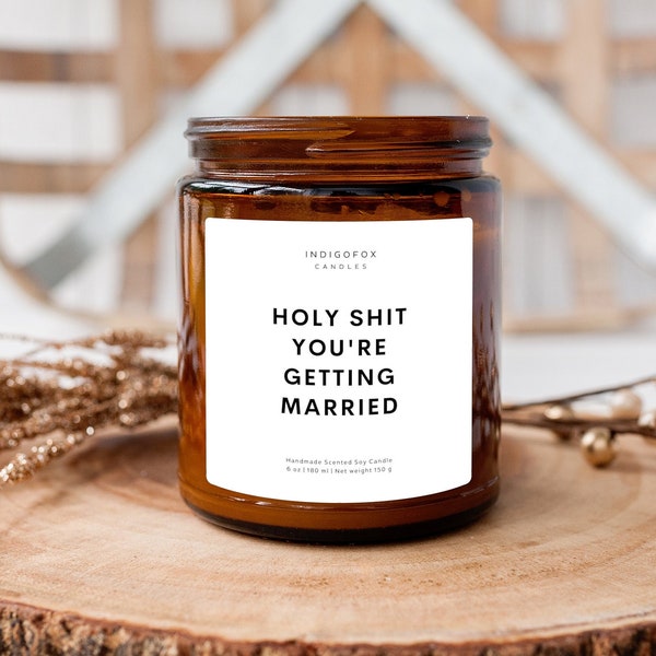 Lustige Spruch Duftkerze Verlobung Hochzeit Geschenk | "Holy Shit You're Getting Married" | Handmade Vegan Sojawachs Kerze Deckel