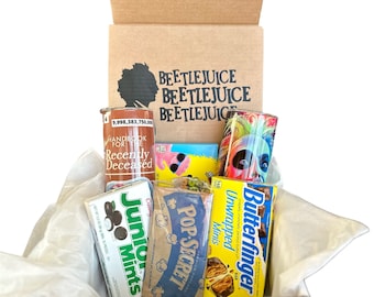 Horror Movie Night Gift Box: Tumbler, Beanie, Socks & More  display picture 1