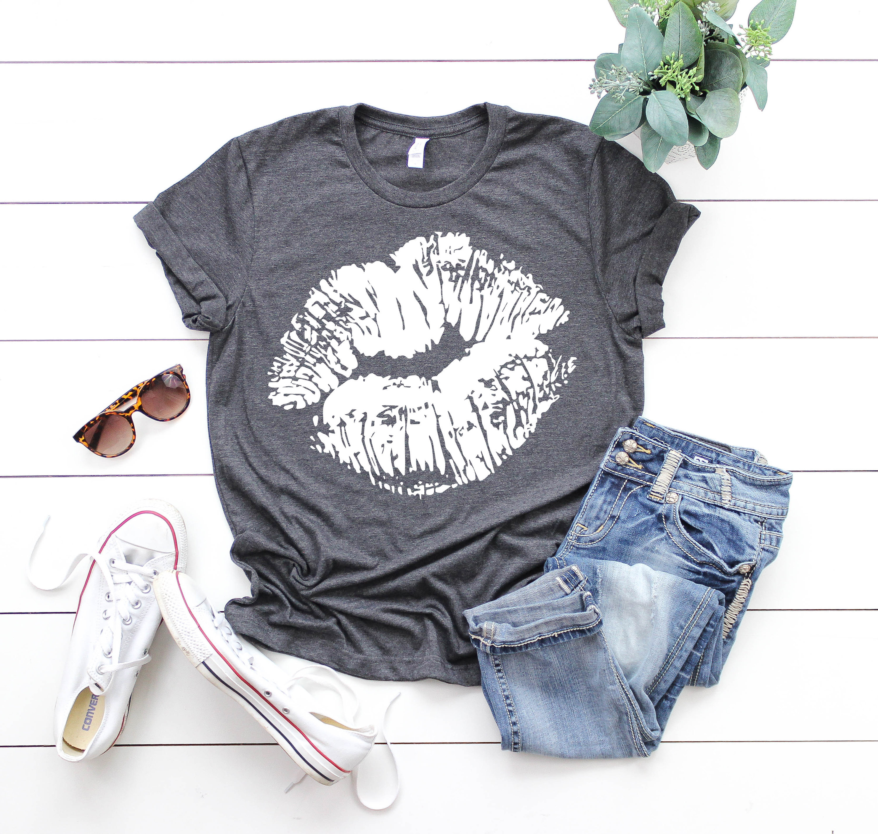grey lips t shirt