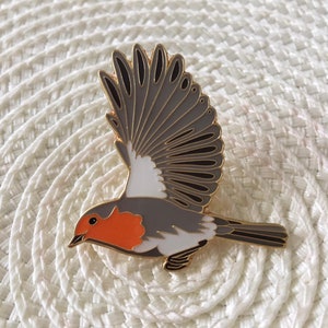 Pin Robin in flight