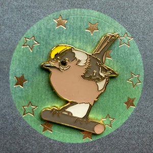 Pin Winter Gold Chicken Pin Goldcrest image 2