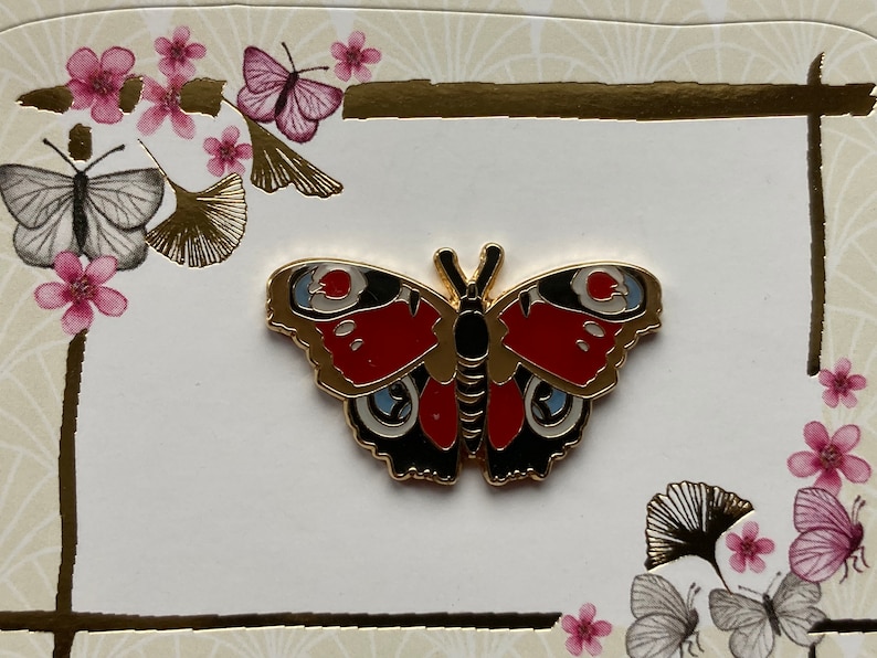 Pin Schmetterling Tagpfauenauge Pin Peacock Butterfly Bild 2