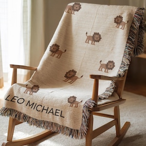 Personalisierte Löwe Baby Decke Safari Kinderzimmer Dekor Baby-Dusche-Geschenk Benutzerdefinierte Baby Name Decke Löwe Safari Baby Decke Dschungel Thema Kinderzimmer