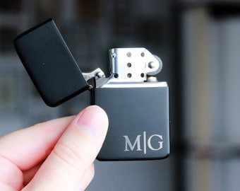 Personlig Graverad Spark Utility Lighter - SVART - Inkluderar Tenn - Brand Star