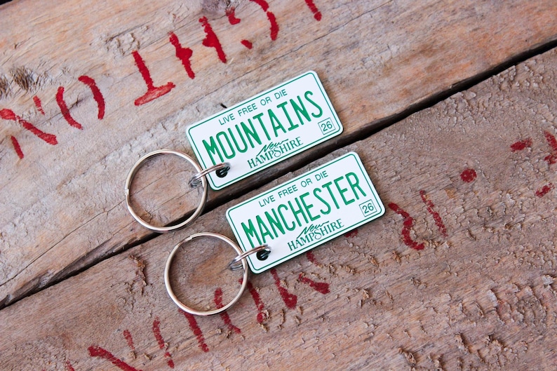 Personalized Engraved Plastic Keychain - New Hampshire License Plate image 1
