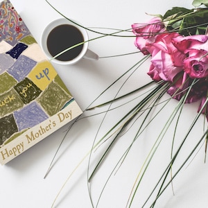 Dia das mães, cama, edredom, colorido, cartões retrô, vaso vintage e flores, cartões de arte, aconchegante, mãe, amor,