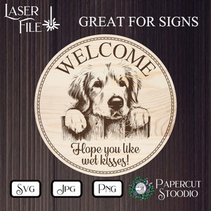 Może przedstawiać: Okrągły drewniany znak z ilustracją Golden Retrievera. Znak głosi "WELCOME" i "Hope you like wet kisses!". Tekst "GREAT FOR SIGNS" znajduje się na g&oacute;rze. Idealny do dekoracji wnętrz. Uroczy dodatek do każdego domu.