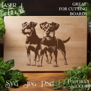 Może przedstawiać: Drewniana deska do krojenia z laserowo wygrawerowanym wzorem dw&oacute;ch ps&oacute;w. Psy są przedstawione w szczeg&oacute;łowej, brązowej ilustracji. U g&oacute;ry znajduje się napis "GREAT FOR CUTTING BOARDS". Na dole deski widnieje napis "SVG JPG PNG" i "PAPERCUT STOODIO".