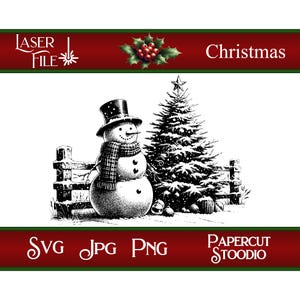 Peut inclure: Illustration en noir et blanc d'un bonhomme de neige debout à côté d'un sapin de Noël recouvert de neige. Le bonhomme de neige porte un chapeau et une écharpe et tient un bâton. L'arbre est décoré de boules et d'une étoile au sommet. La scène se déroule sur un fond blanc.