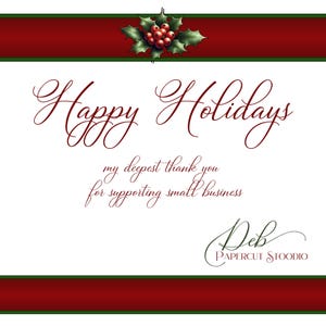 Puede incluir: Una tarjeta blanca con bordes rojos y verdes. La tarjeta dice "Felices Fiestas" en letra cursiva. Debajo del saludo, dice "mi m&aacute;s sincero agradecimiento por apoyar a las peque&ntilde;as empresas." La tarjeta est&aacute; firmada "Deb Papercut Stoodio."