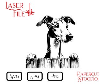 Op de afbeelding: Zwart-wit illustratie van een windhond die over een houten hek kijkt. De afbeelding bevat de tekst "LASER FILE" in rood, pictogrammen voor bestandstypen "SVG", "JPG" en "PNG", en het logo "PAPERCUT STOODIO".