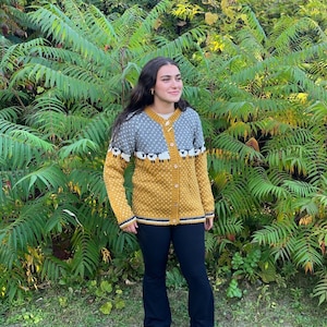 100% Soft Lamb Wool Cardigan - Hand-knit Pullover - Herd of sheep Sweater - Women Sweater - Nordic Jumper - Fair Trade - Ethical - Alma Knit