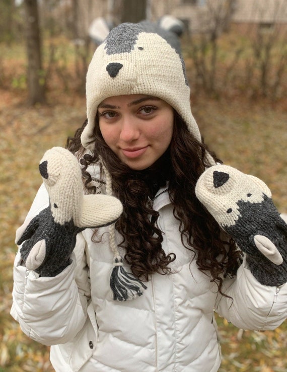 Hand-knitted Wool Earflap Unisex Hat: Wolf Design Tuque  display picture 3